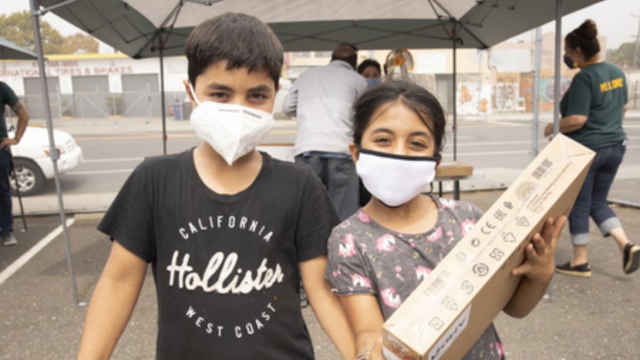 First major device distribution event of the #OaklandUndivided campaign on Monday was "life-changing" for hundreds of OUSD students. Read all about it: t.e2ma.net/message/l7g5bd…