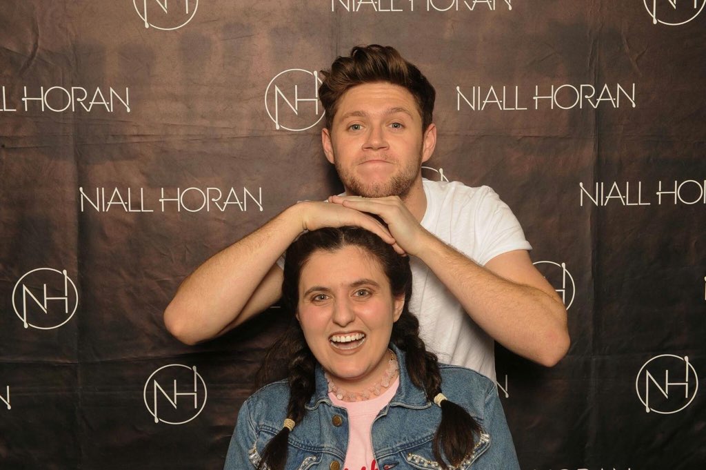 literally everyone who‘s ever met him has said that their experience meeting him was great because he treated them so kindly and that he‘s so humble and that they enjoyed being around him so much because he made them feel safe and comfortable