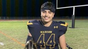 6starfootballKS's tweet photo. WATCH LIST: Wichita Area LBs to know (2021) — Six Star Football takes a look at several prospects raising their profile

https://t.co/j01NhN6TzO https://t.co/R8NaDELbhu
