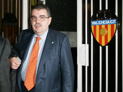 Toma la presidencia el por entonces máximo accionista: Juan Bautista Soler, empresario inmobiliario que en una época de bonanza económica como jamás se había vivido en la ciudad está dispuesto a llevar al club a lo más alto a nivel europeo.