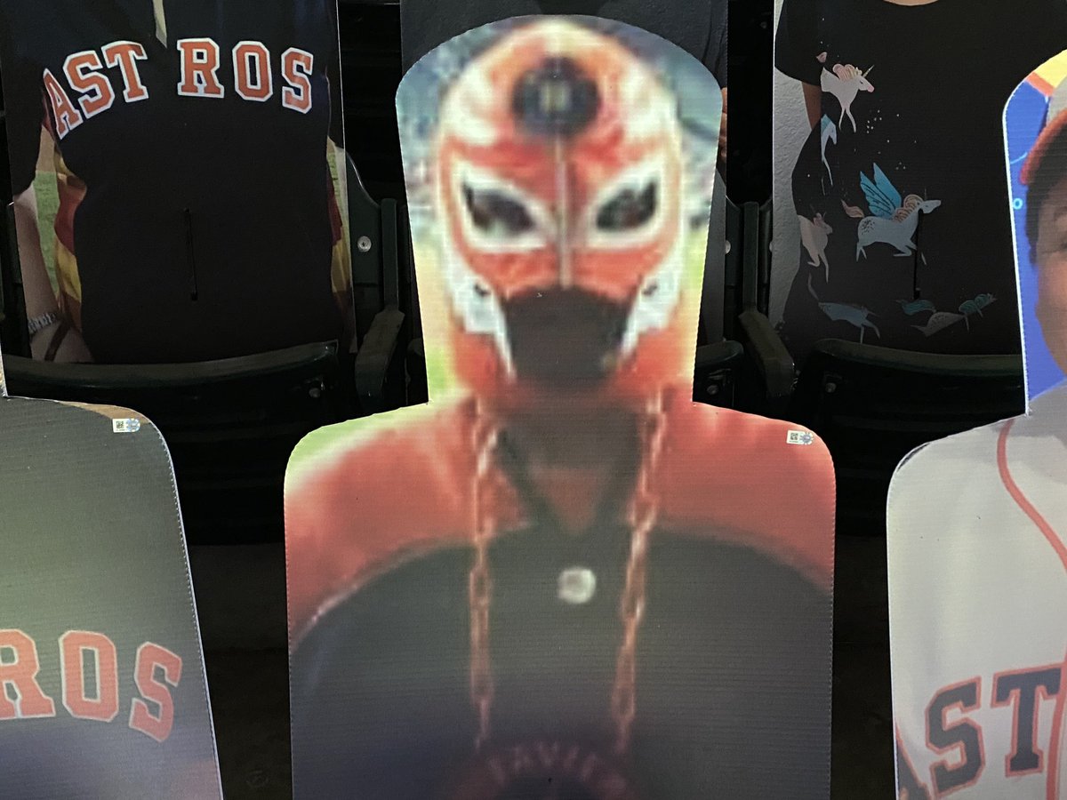 𝙷𝚘𝚞𝚜𝚝𝚘𝚗: Luchador with a Big Chain 