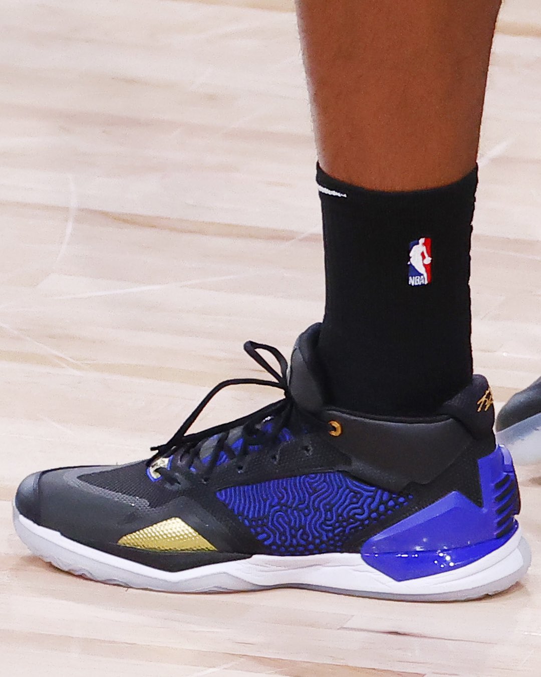 new balance four bounces