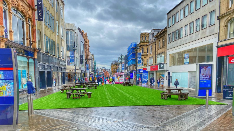 Inspired by this rather uninspiring example in Leeds, I've scoured the internet for the crappiest pop up parks! A thread.