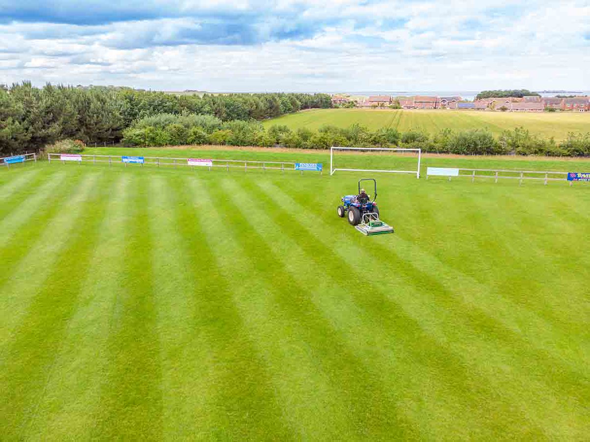 MajorEquipment's tweet photo. "Tks to @FootballFoundtn maintaining our pitches & grounds just got a lot easier. We can cover the ground in 2/3 of the time, saving us significant time & labour costs w Major CS Pro"-Dave Moor, Chairman @NorthSunderland
Whadyathink @mowermanjimmy ?
#grassroots #RickerbyLtd https://t.co/p1hzLfoVT8