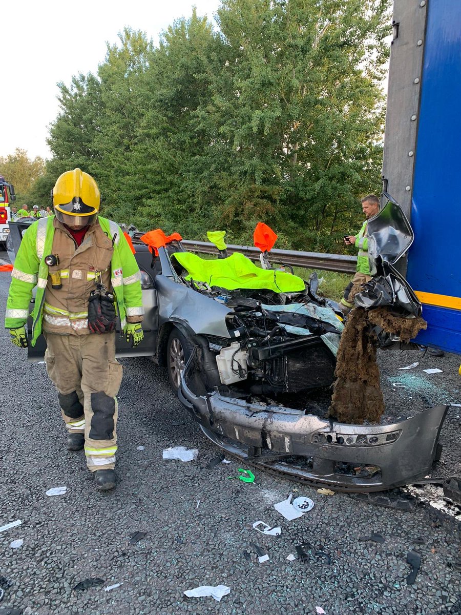 AFRSPatchway's tweet image. Lots of specialist equipment used to safely extricate 2 casualties involved in an accident with a lorry early this morning. Great teamwork from @AFRSAvonmouth @AFRSThornbury @swasFT @ASPolice and @HighwaysSWEST