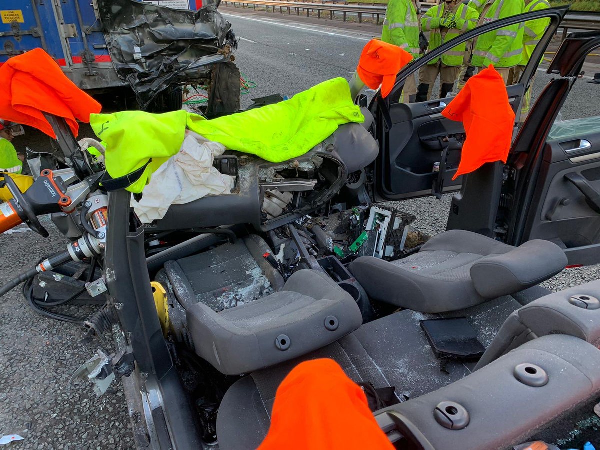 AFRSPatchway's tweet image. Lots of specialist equipment used to safely extricate 2 casualties involved in an accident with a lorry early this morning. Great teamwork from @AFRSAvonmouth @AFRSThornbury @swasFT @ASPolice and @HighwaysSWEST