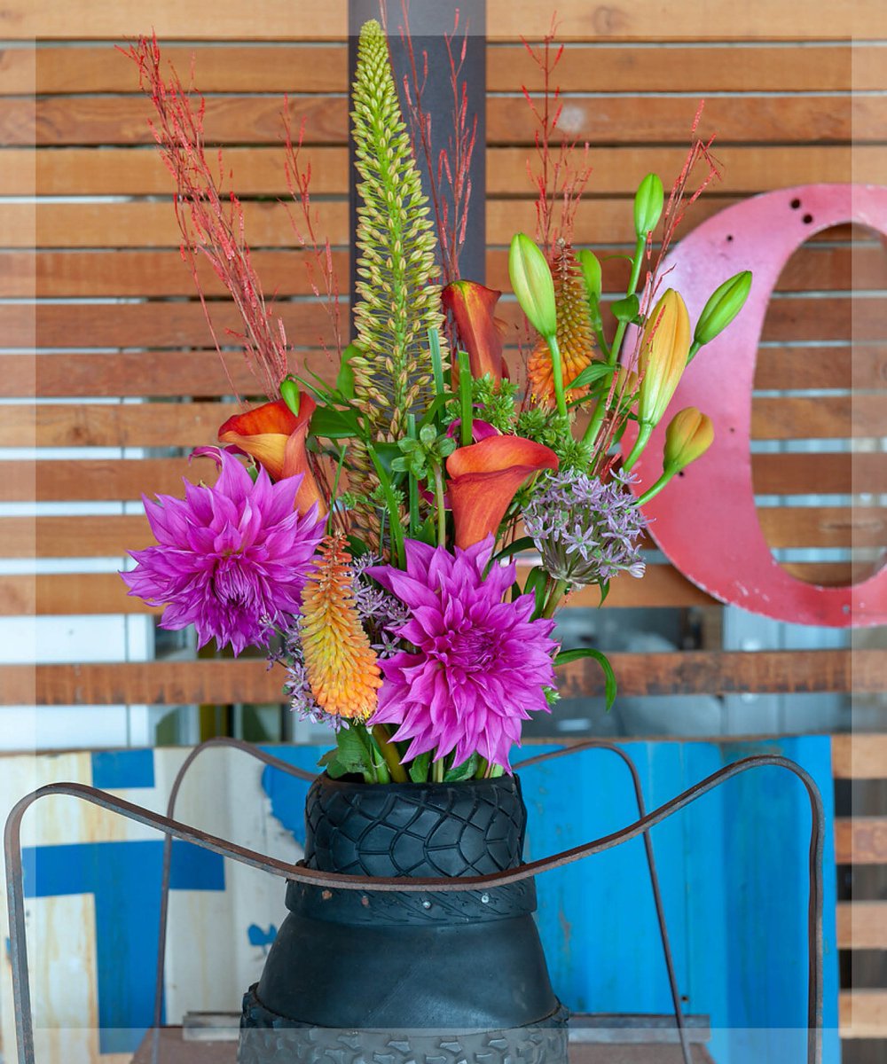 JPBloembinders's tweet photo. #bloemist #bloemen #planten #cadeautip #lovemyjob #zomergevoel #vakantiegevoel https://t.co/yxwLFh9RuG