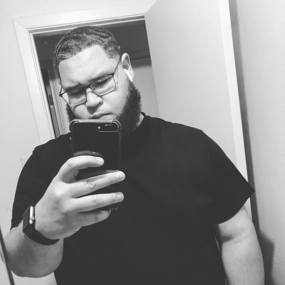 JavinDerouen's tweet photo. @fluffmochaqueen #BigGuyTwitter #BeardedTwitter #beardgang https://t.co/xsWxGFKWmB