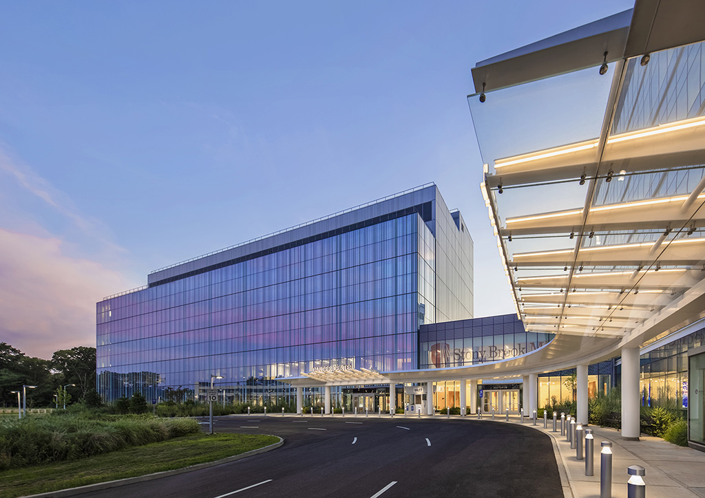 PCPArch's tweet photo. The Medical and Research Translation Building and New Bed Tower at Stony Brook University has received an AIA Northern Virginia Design Award! This new facility offers cutting-edge research in the Long Island region. Photo Jeff Goldberg/ESTO #architecture #healthcare https://t.co/7s4MKcuS2h
