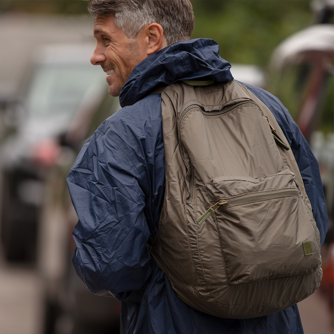 FidirStore's tweet photo. FIDIR travel essentials - Our Packable Waterproof &amp; Foldable Rucksack = Lightweight, comfortable &amp; functional. 

https://t.co/bP7GyHBd9w https://t.co/75Yd3Oof61