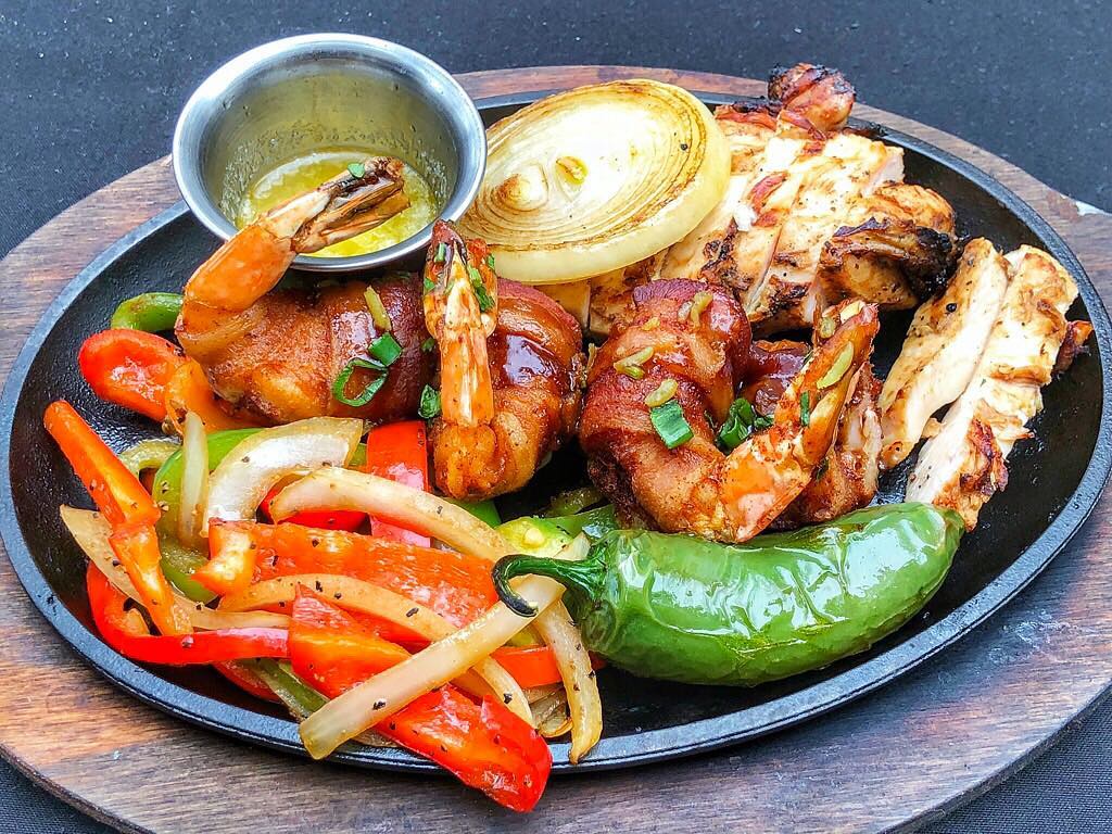 Celebrate #NationalFajitaDay with our famous Chicken Fajitas with Bacon Wrapped Shrimp!
📸: <a href="/theeatingant/">Anthony Vu</a>