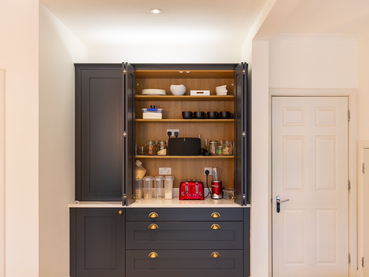 auduskitchens's tweet photo. This beautiful bespoke kitchen was created for our clients who wanted a space that they could entertain friends and family in, as well as their growing family. To see more on this kitchen and our other recent work, check out this project here: https://t.co/M0lKjRNwYe https://t.co/MJi7g5zzQW
