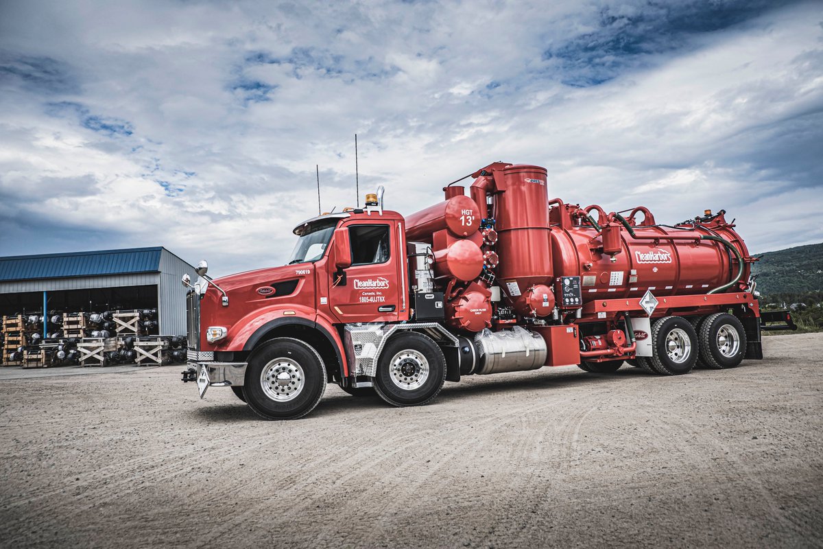 SimardTwinSteer's tweet photo. Another great #team effort on this @PeterbiltMotors 567 twin steer vaccum unit. @CleanHarbors and @StahlPeterbilt , always a pleasure working with you guys!
#simardsuspensions #twinsteer #vaccum #customsuspensions #steeringsystems #peterbilt567 #teamwork https://t.co/kMP32XStrJ