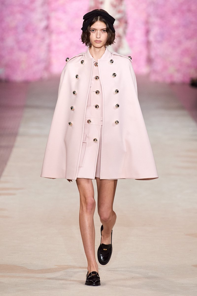 VirtualStylist1's tweet image. Giambattista Valli Fall 2020 Ready-to-Wear wp.me/p7Wk8h-6l1    #fashion #giambattistavalli #readytowear #designer #style