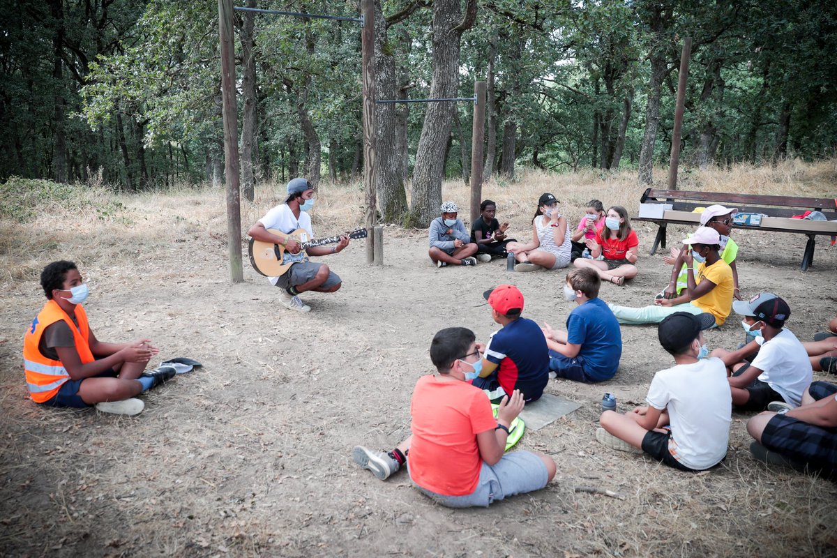 Comme ces jeunes accueilllis à Mondonville, 125 000 enfants et adolescents ont rejoint une colonie apprenante.
Après une scolarité perturbée par la crise sanitaire, l'État s'est mobilisé avec les forces vives du pays pour leur transmettre le goût d'apprendre et de vivre ensemble.