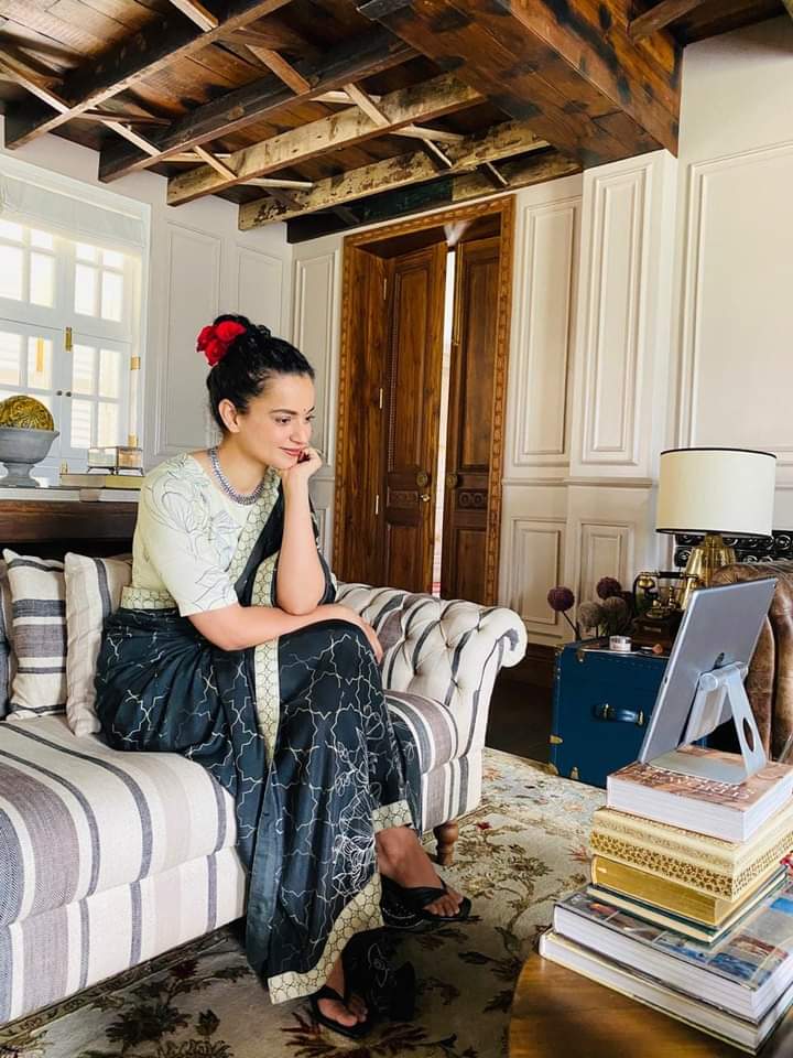 rathore_loken's tweet image. कतई धुमे ठा राखे से छोरी ने 🌋🚩
बेबाक बेखोफ ही चालेगी या छोरी तो 🙌
#शेरनी🚩

#Proudofuh #kanganaranautfanclub #isupportkangnaranaut
@KanganaTeam