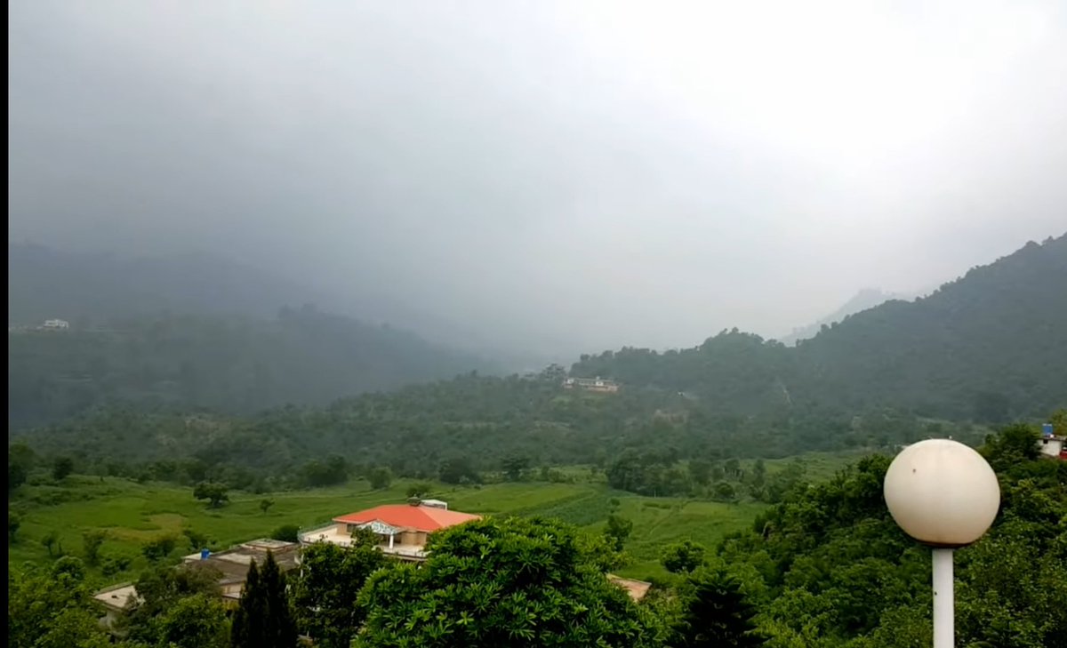 Beginning to understand why my dad is always keen for us to visit his place of birth.

I only have vague memories. Perhaps it's time for visit. 

#Kashmir