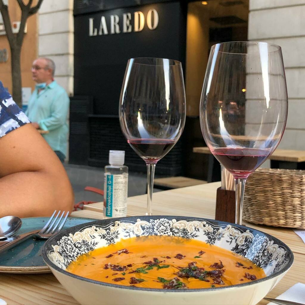 acme_ESP's tweet photo. Clásicos by @taberna__laredo desde una nueva perspectiva. #terracismo #justopen https://t.co/01IXB5tuTB https://t.co/xFS4l3ZuoK