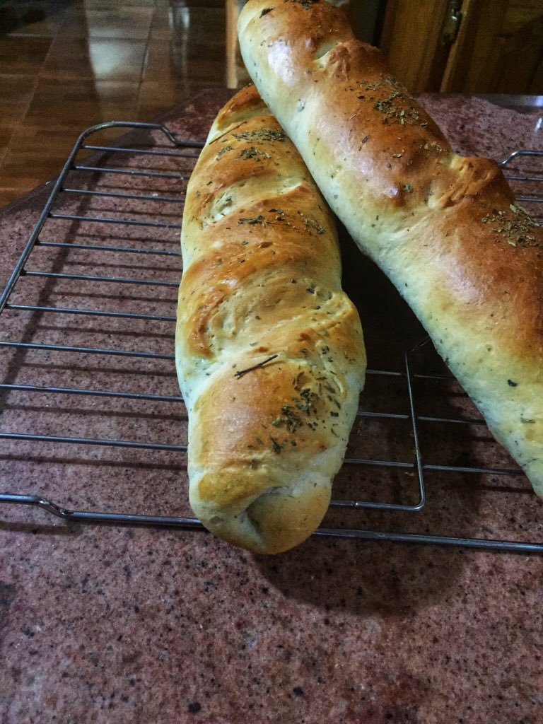 Armandofranco22's tweet photo. PAN DE ORÉGANO😍
Listo por el día de hoy, mañana de 9am a 4pm, recuerden que nuestros panes son POR ENCARGO al 04148088342 o vía dm en Instagram(@panconpann)
Tenemos delivery gratis para Los Olivos🚗📍
#panconpan @LosOlivosInfo @SoyPuertoOrdaz #losolivos #delivery https://t.co/gr09vOwl6H