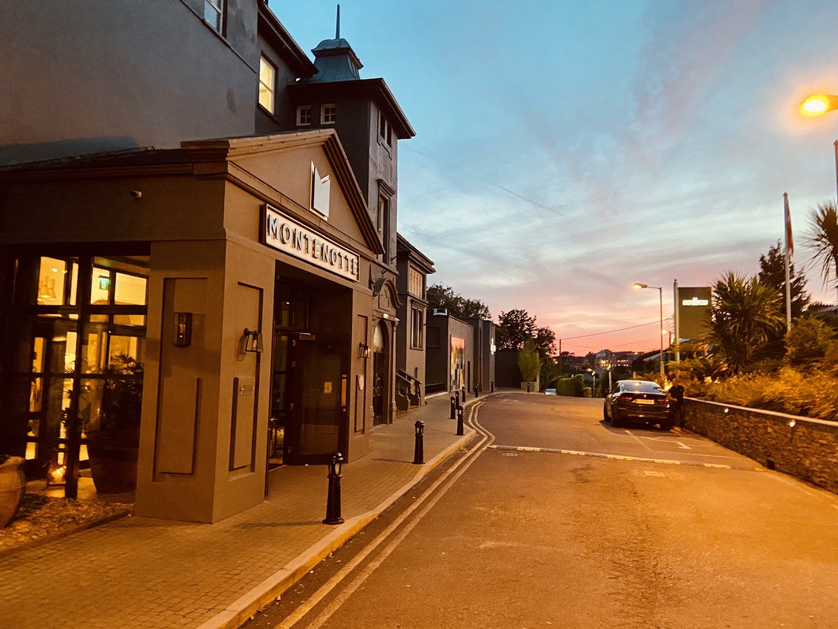 DB (@declan_bowe) on Twitter photo Evening Sunset <a href="/MontenotteH/">The Montenotte</a> #Staycation2020 🧳🇮🇪 .... red sky at night, sailors delight! .. (maybe!) #PureCork Evening Sunset <a href="/MontenotteH/">The Montenotte</a> #Staycation2020 🧳🇮🇪 .... red sky at night, sailors delight! .. (maybe!) #PureCork