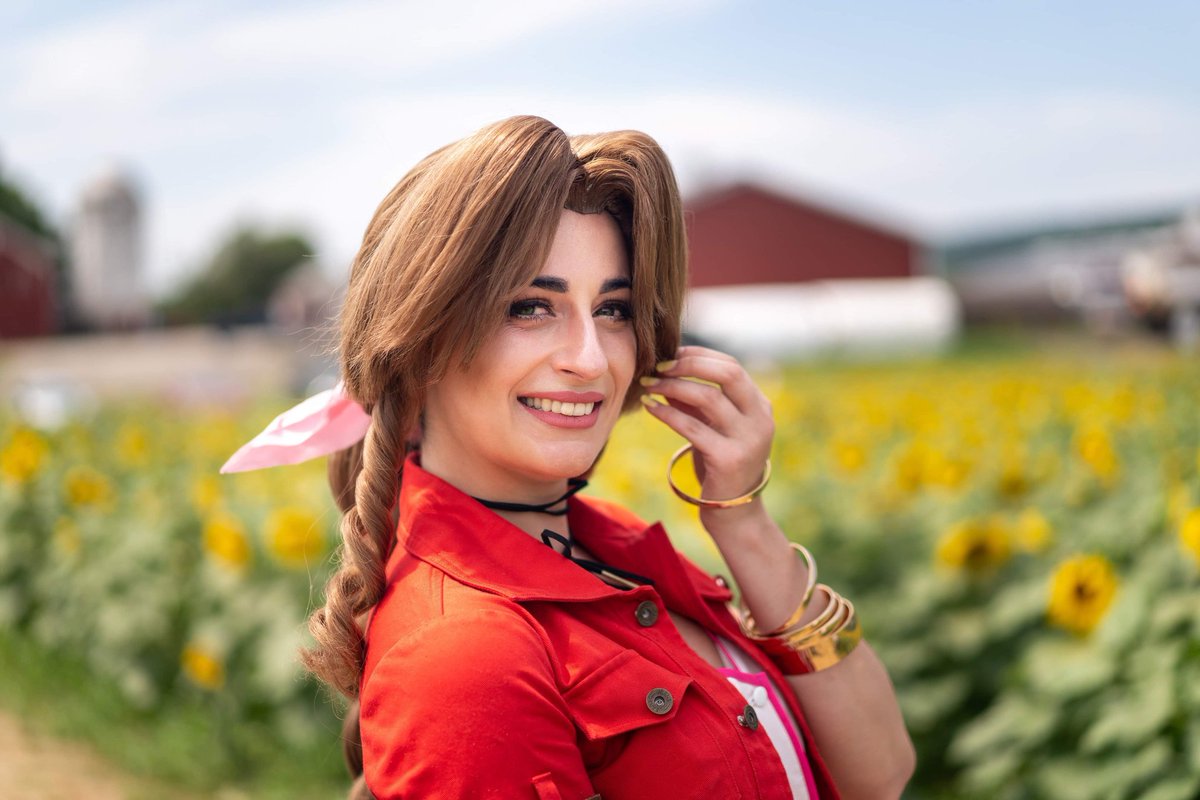 Another shot of this amazing and perfect wig by @nofacewithface_cosplay 📸: @stuffwhy #aerith #aeris #like4like #picoftheday #cosplay #cosplaybabes #cosplaygirls #girlsofig #squareenix #finalfantasyvii #finalfantasy7 #sharemycosplay