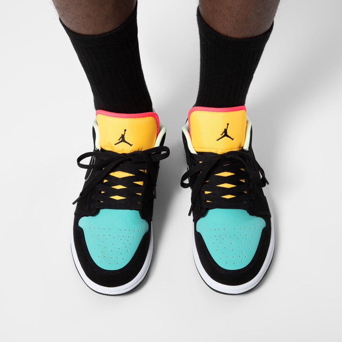 titoloshop's tweet photo. #lastSIZES 🔥 Air Jordan 1 Low "Black/Black/Aurora Green/Laser Orange"
➡️ https://t.co/9taUqVBfPz https://t.co/pvejRcfbgh