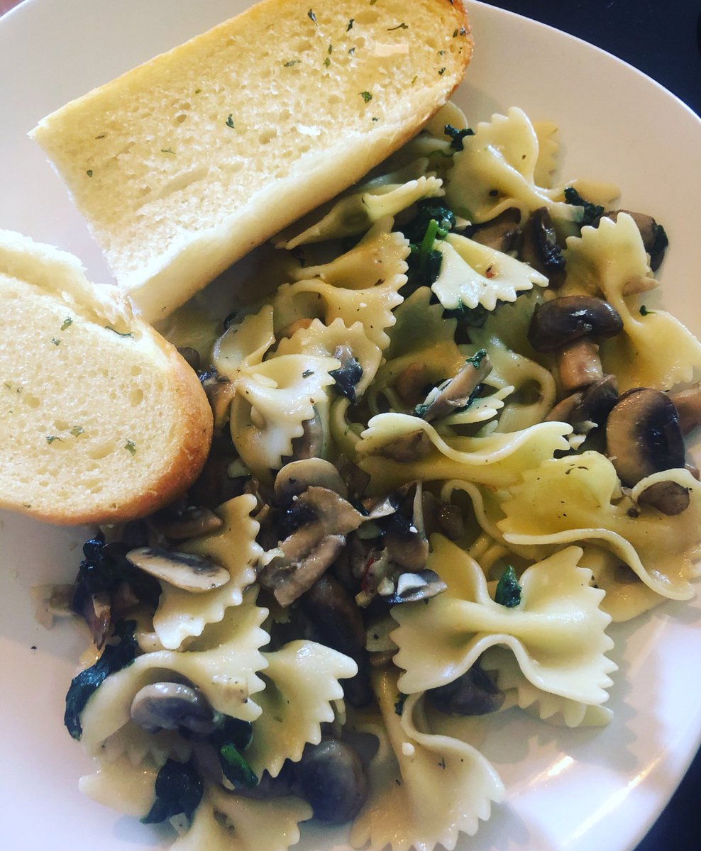 shortandspiccy's tweet photo. Dinner was a hit with the kids! #spinich #sauteemushrooms #parmesan #garlicnoodles https://t.co/CIU8LwI7Gz
