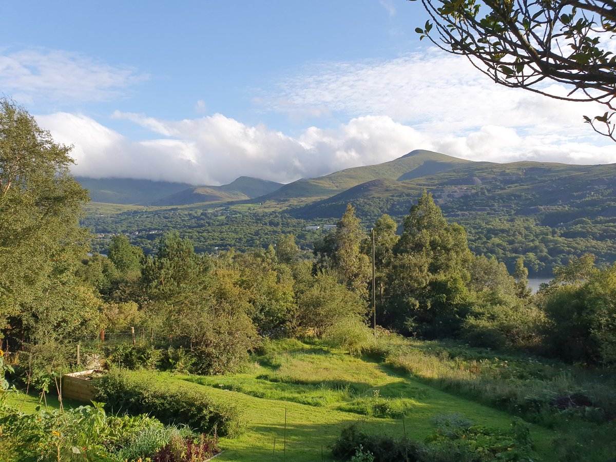 marcuspreedy's tweet photo. Fantastic to be back in @croesoeryri @visitsnowdonia ⛰⛰🏞 fabulous views across Llyn Padarn towards Moel Eilio, Foel Gron &amp; Foel Goch photographed morning &amp; evening from Fachwen
#NorthWales #Snowdonia #Mountains @AmbleSnap @Mudandroutes #hiking #cymru @OSleisure https://t.co/KPDRcxUIaV