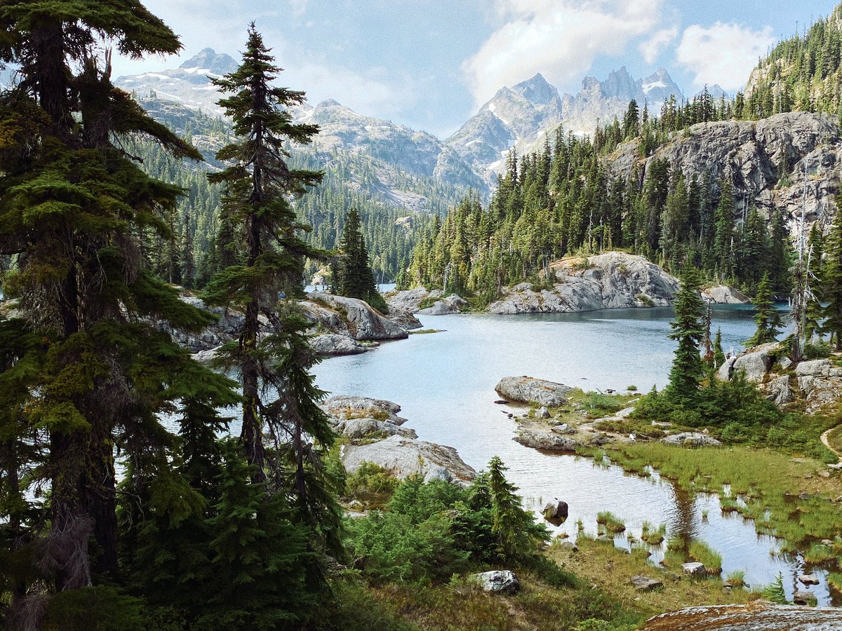 kevintruss's tweet photo. Put in the miles last week, breathed in the Cascade mountain air every day and was rewarded with these views https://t.co/KLQFaEDRXE