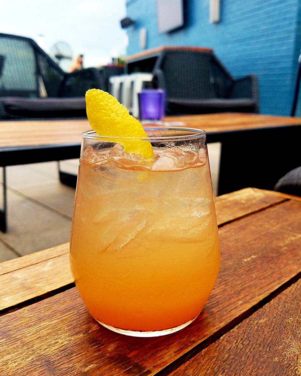 JParkerChicago's tweet image. Don't Blink - Old Overholt Bonded Rye Whiskey, Irish Whiskey, Red Grapefruit, Raspberry, Bubbles