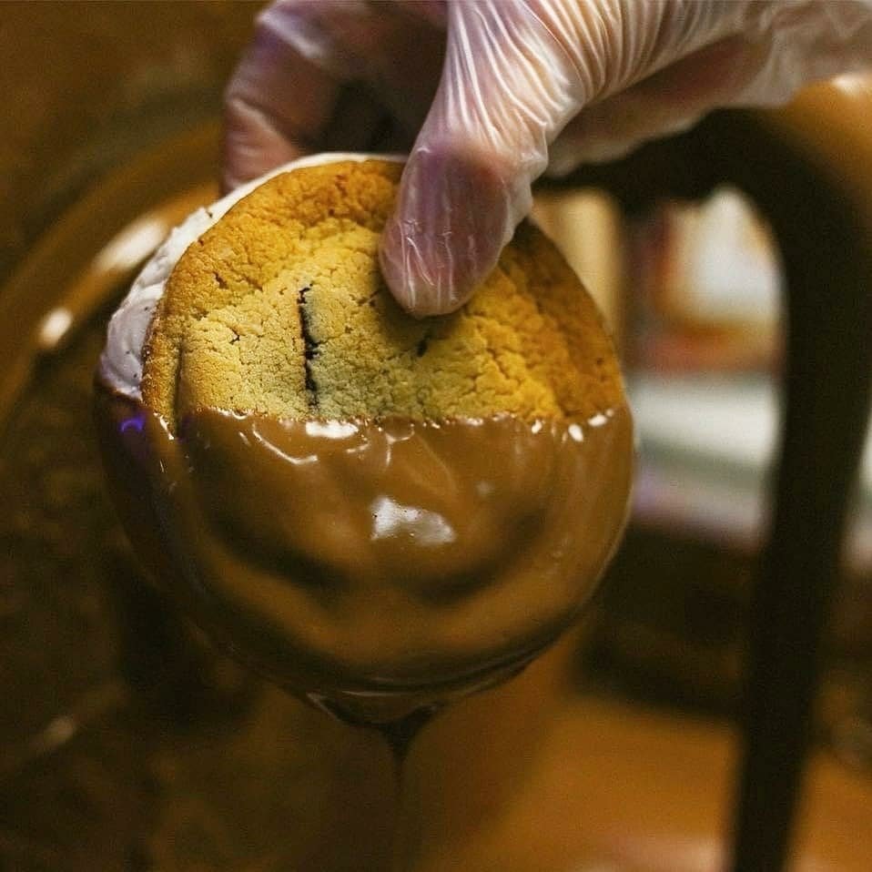 Let's make #TreatYoSelfTuesday a thing! Customize our #gelato sandwich any way you like, it's back for a limited time! Enjoy this favorite in shop all August long.

⁣⁣⁣We are open until 10:15PM! Call (407) 644-3200 for curbside pickup- get a pint of gelato &amp; cookies to go!