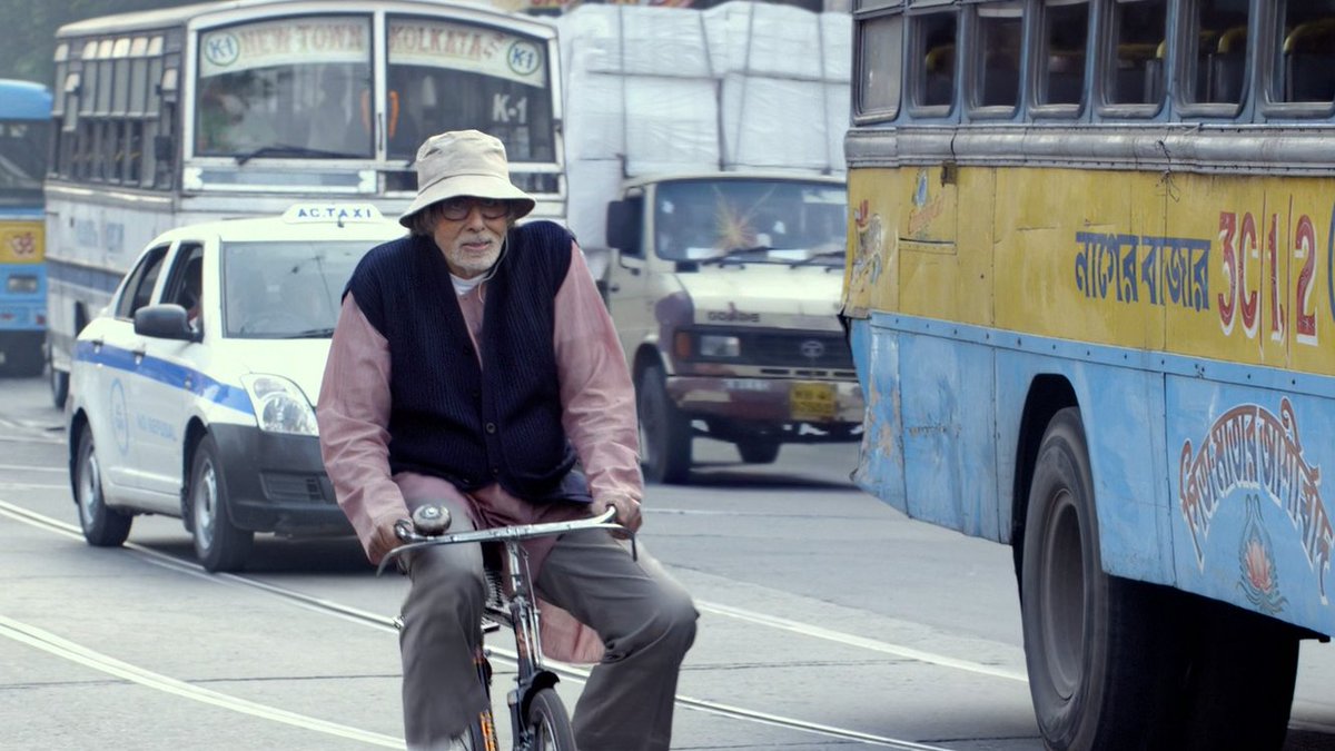 Bhaskor Banerjee drivers cycle his heart out, has all the food he had missed for so many days, and he rests in peace. I wasn't expecting this twist, and also glad that it gave completeness to the picture. The way Deepika performed in the close-shots deserves tremendous praise.