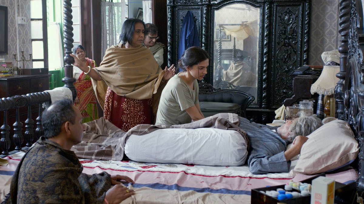 Bhaskor Banerjee drivers cycle his heart out, has all the food he had missed for so many days, and he rests in peace. I wasn't expecting this twist, and also glad that it gave completeness to the picture. The way Deepika performed in the close-shots deserves tremendous praise.