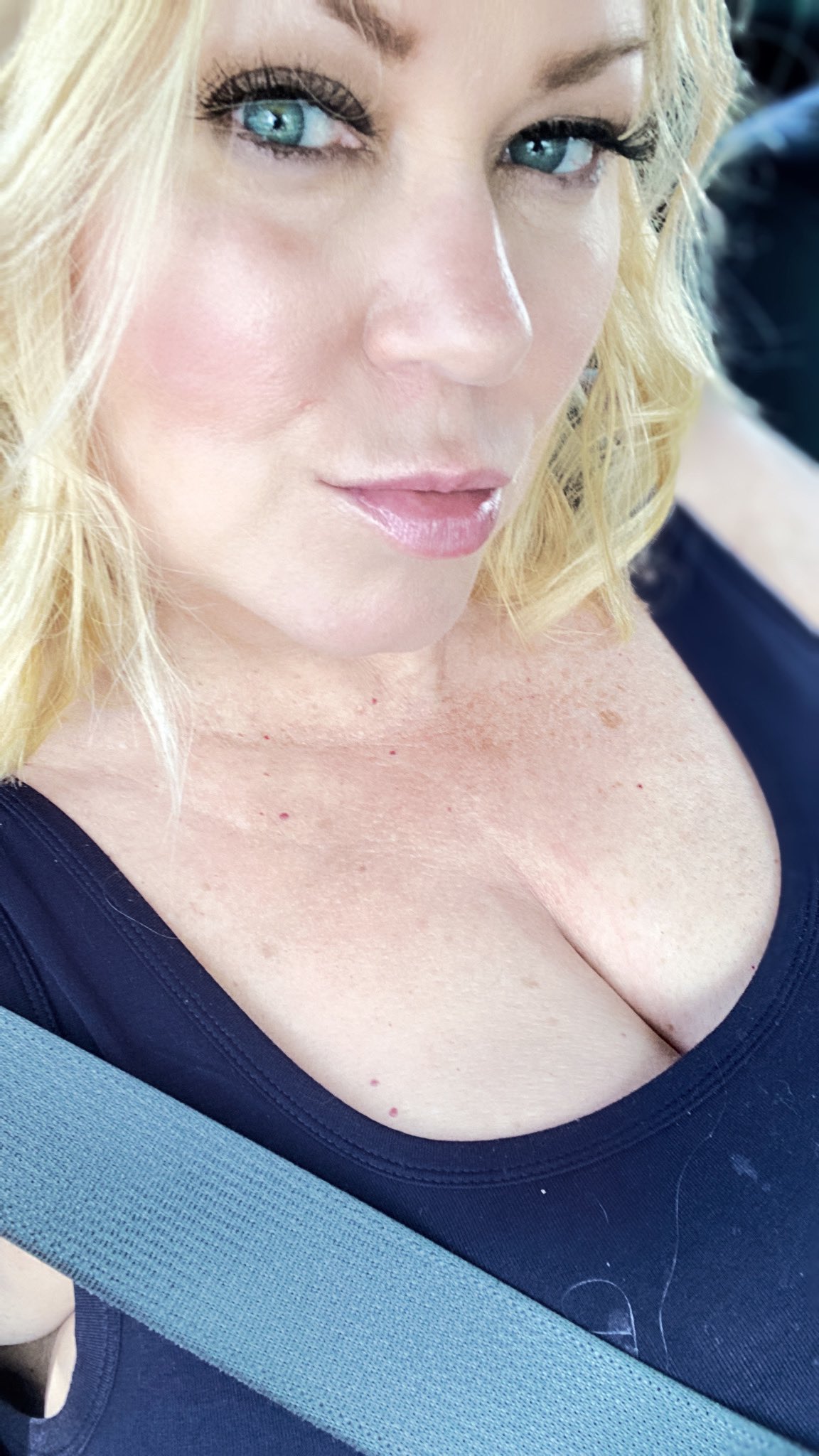 TW Pornstars - Samantha38g bbwgoddess Queen Of Cucks. Twitter. Who wants  to get lost in my eyes?. 5:31 PM - 18 Aug 2020