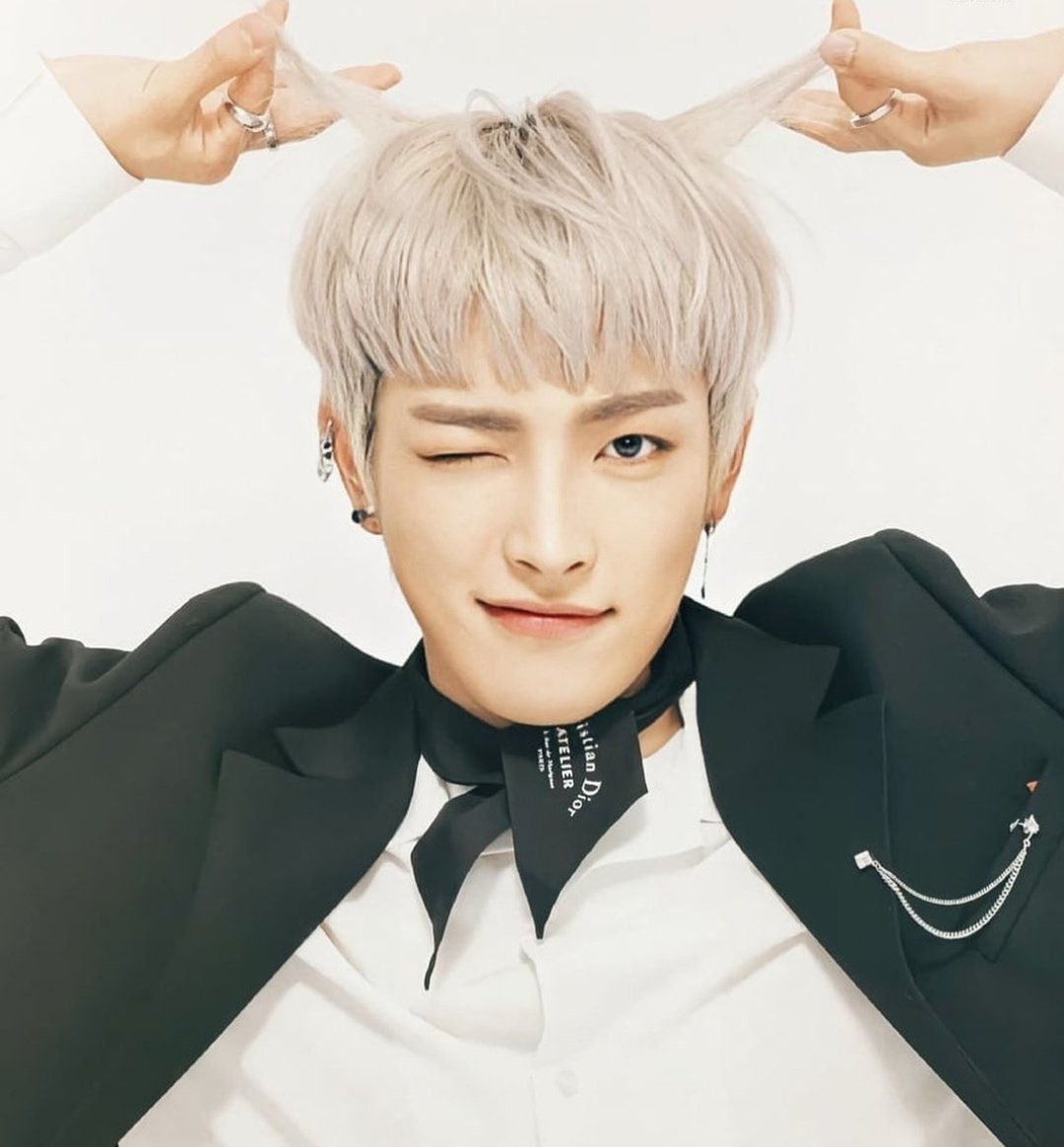 Blonde Hongjoong