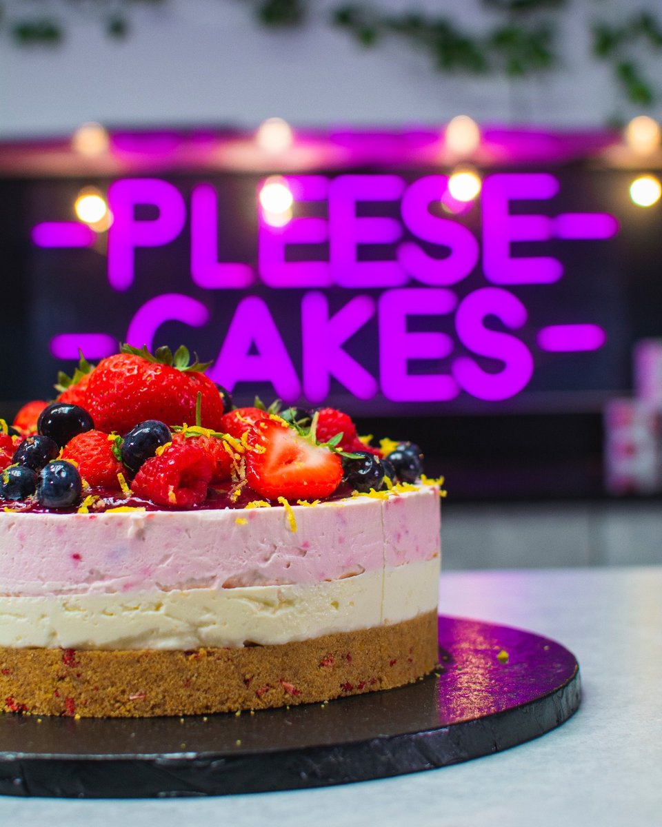pleesecakesuk's tweet photo. We’re back at it again with another instalment of #tutorialtuesdays 🔥 This week join Joe as he takes you step by step through this NAUGHTY Lemon &amp; Strawberry Pleesecake 👌🙌 #recipe #homecooking #foodporn #tutorials #cheesecake #pleesecake #food #dessert #tasty #easyanddelicious https://t.co/AHyURQuszB
