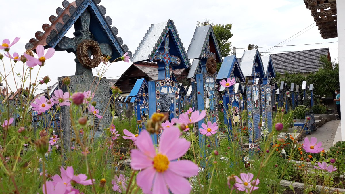 monica_cosac's tweet photo. Locul în care moartea este luată în râs  #MerryCemetery #Săpânța https://t.co/55xWIipuUc