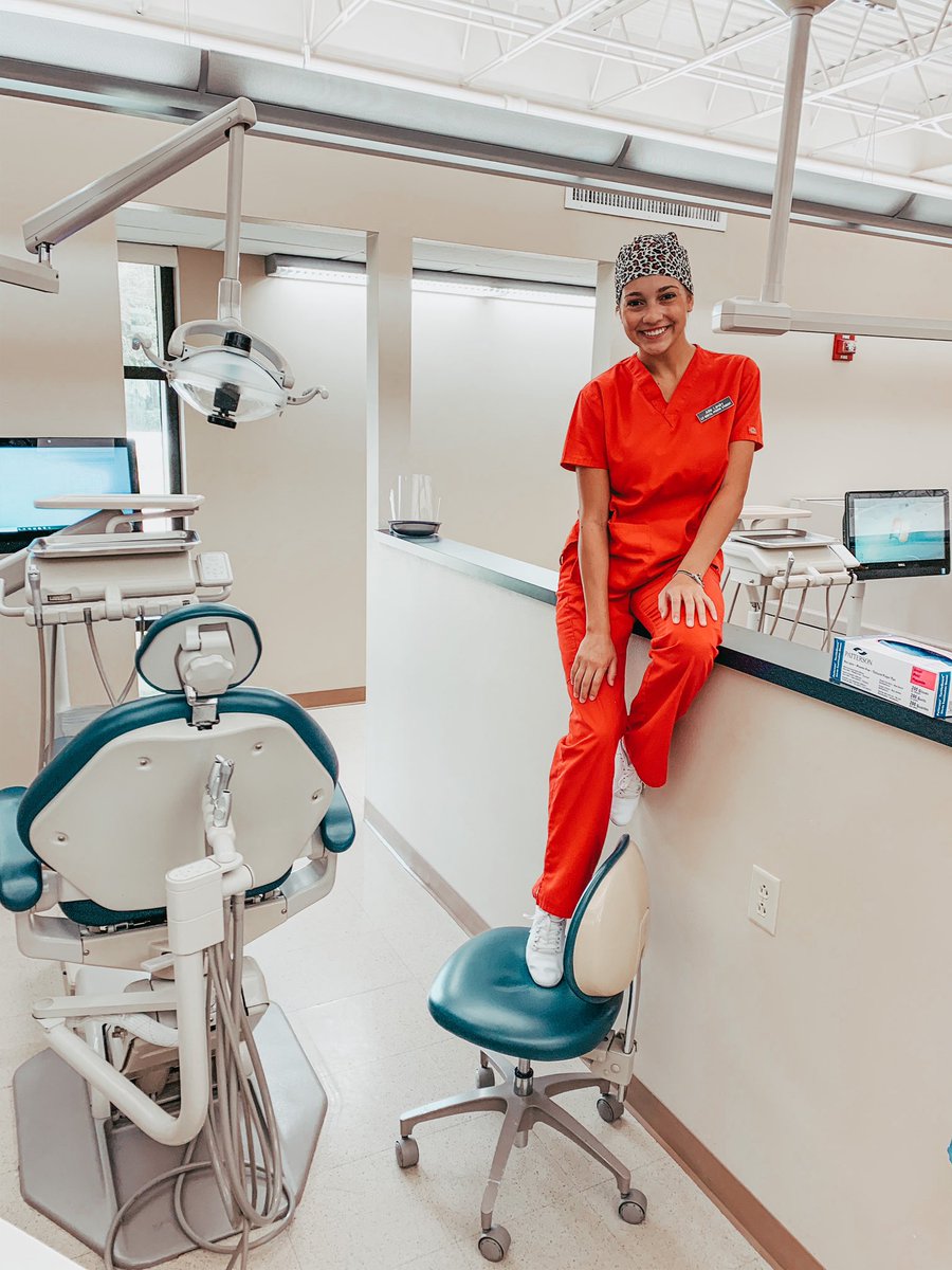 ablandry's tweet photo. schedule a cleaning with me!!🤩🦷 https://t.co/Oq9Sv1Cja1