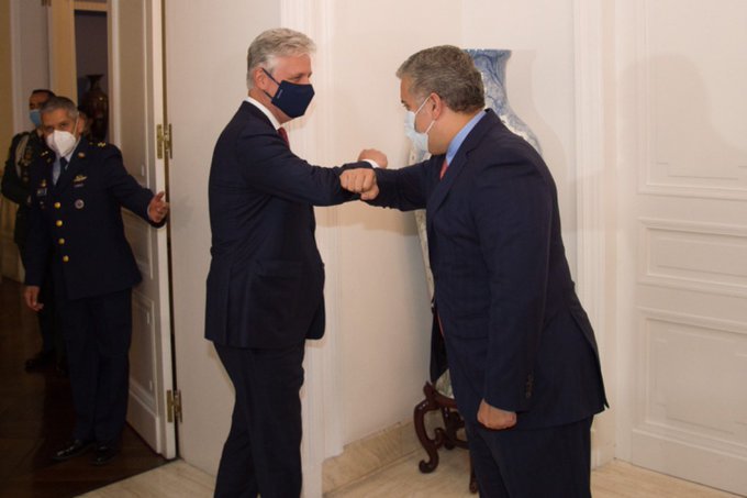 latablablog's tweet photo. Presidente de Colombia se reunió con delegación gringa para aumentar presión económica y militar contra Venezuela -  Participó el consejero de Seguridad Nacional, Robert O’Brien, el jefe del Comando Sur Craig S. Faller, y el asesor Mauricio Claver-Carone https://t.co/tbl7oIAv3n https://t.co/X1sd4hK0ny