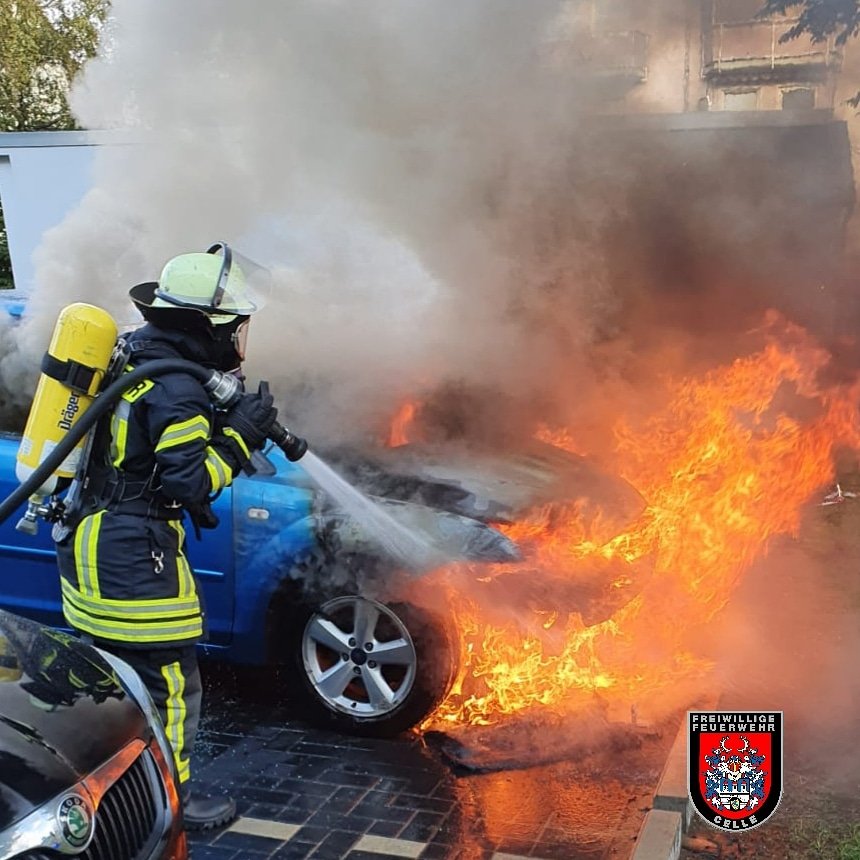 Zu einem PKW-Brand rückten wir am Nachmittag in die Welfenallee aus.
