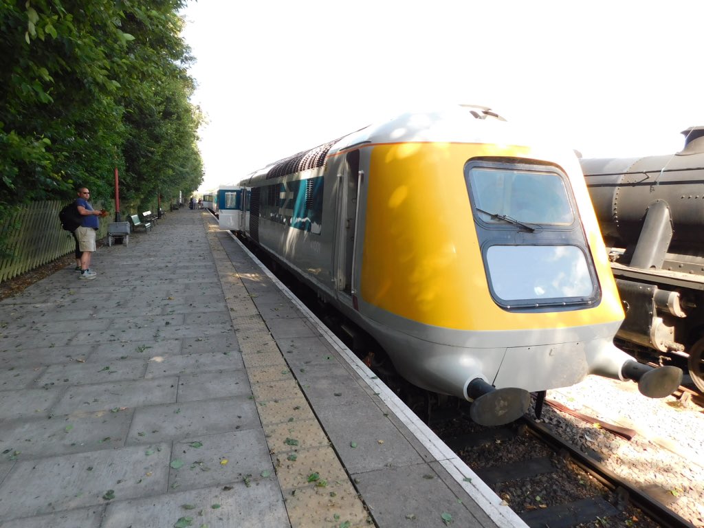 loypass_SCCar's tweet photo. #TurnbackSlideing 🚄 41001 - the pioneer of a true #thrash generation that has only recently started to fade.
Something of a treat for me; I'd merely come to ride the Great Central (Nottingham)!
28 Jul 2018. @GcrNottingham #HST #britishrail #prototypehst #mk3 #ruddington https://t.co/YwrCEpUpYq