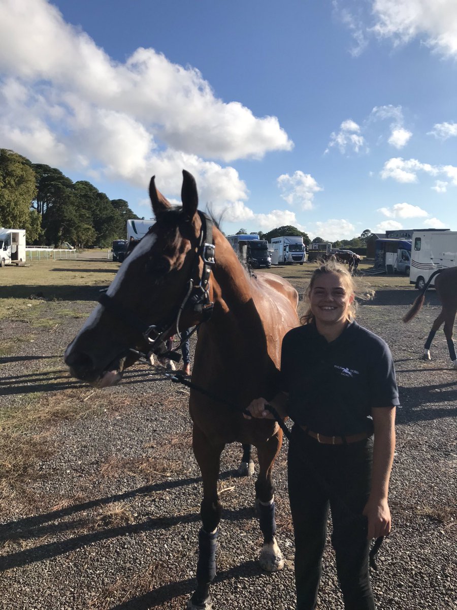 PJHobbs1's tweet photo. 💫AULD SOD 💫WINNER 😄

Here he is looking very pleased with himself &amp; Holly after his win under a fine ride by Sean Houlihan in the handicap chase at Fontwell Park Racecourse for owner Andy Tilley. 

Well done Team Hobbs 🏇🏼 https://t.co/y72nScVOcS