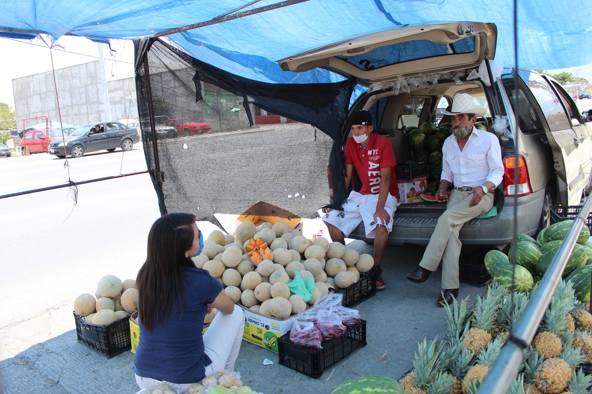 NancyNunezA's tweet photo. Conoce y cómprale a la Fruteria sobre ruedas "El Güero" 🙌. Ubicada de lunes a viernes sobre Blvd. Otilio González a la altura de los condominios de la Herradura. 🔝💪

#MePongoEnTusZapatos #ConsumeLocal #Saltillo https://t.co/P3VaFFYnAd