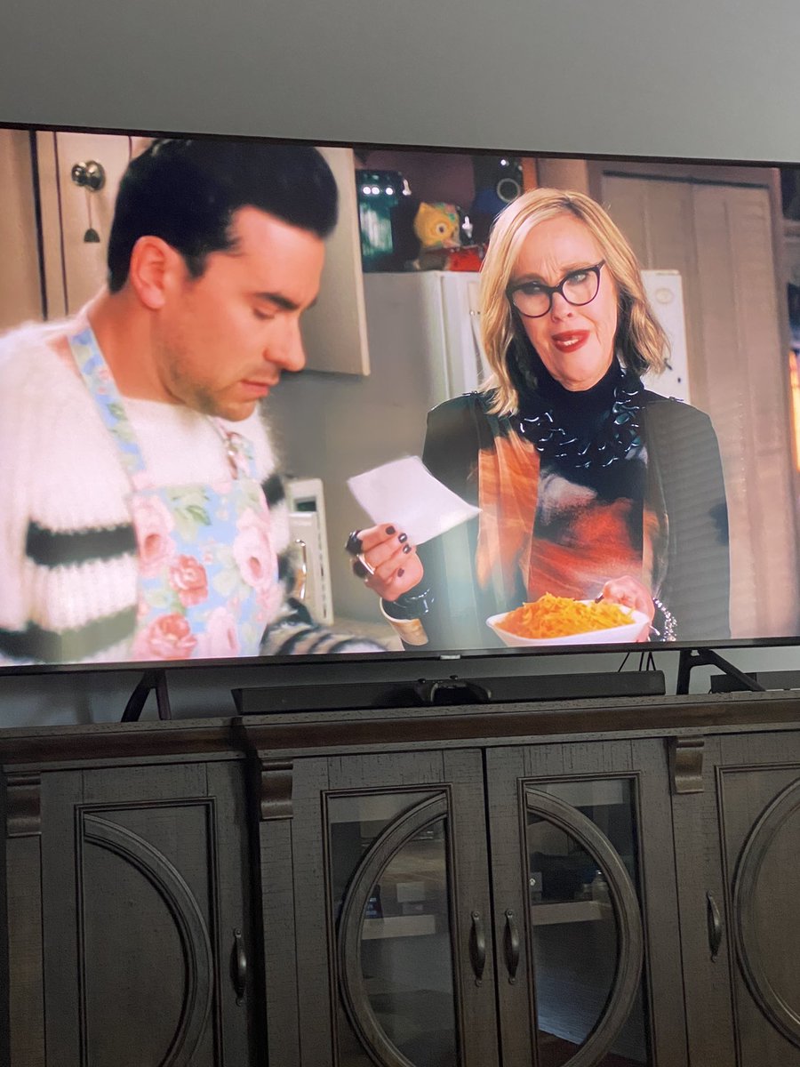 teaching4reals's tweet image. Watching my faves made Anch-iladas!  Waiting for them the FOLD IN THE CHEESE!!
#SchittsCreek #danlevy #foldinthecheese