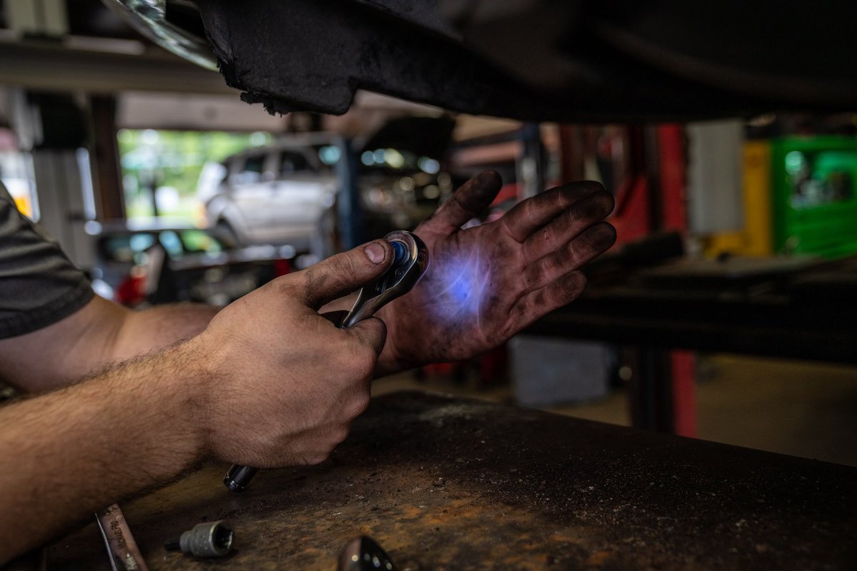 Michael51415799's tweet photo. Socket Wrench w/ Built-In LED light 👋🔦 

The MP001037 Socket Wrench allows you to easily light up your space while still having a free hand to complete the job more efficiently. 

#tools #wrench #socketwrench #autorepair #autorepairshop #toolreview #garage #toolbox #tires #cars https://t.co/nuVKu5hcHV