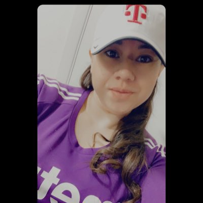 The new @TMobileGear is 🔥!! Full of awesomeness, purple and magenta combo 💖💜 🤩🥳