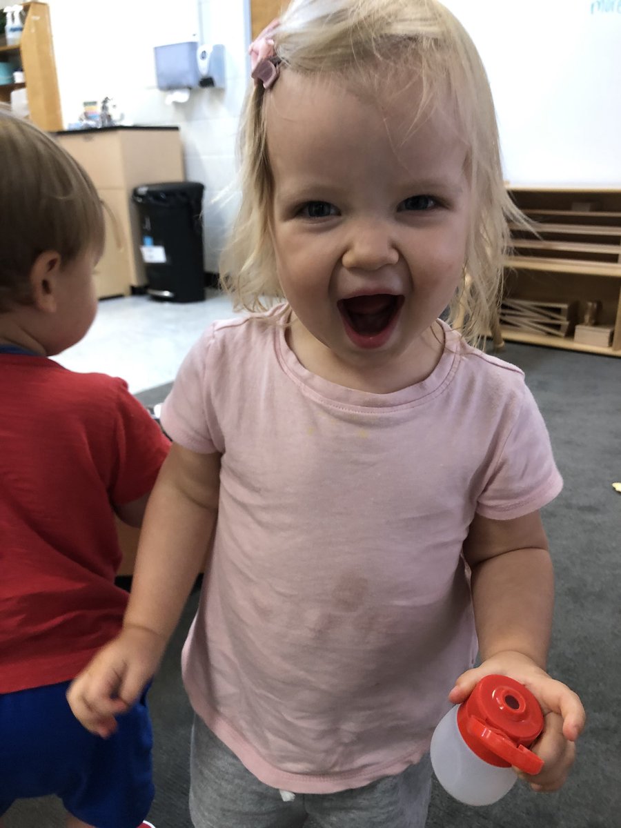 The little things that we as adults take for granted...open and close! I love watching our littles figure things out on their own. #mvlittles #mvreunites
