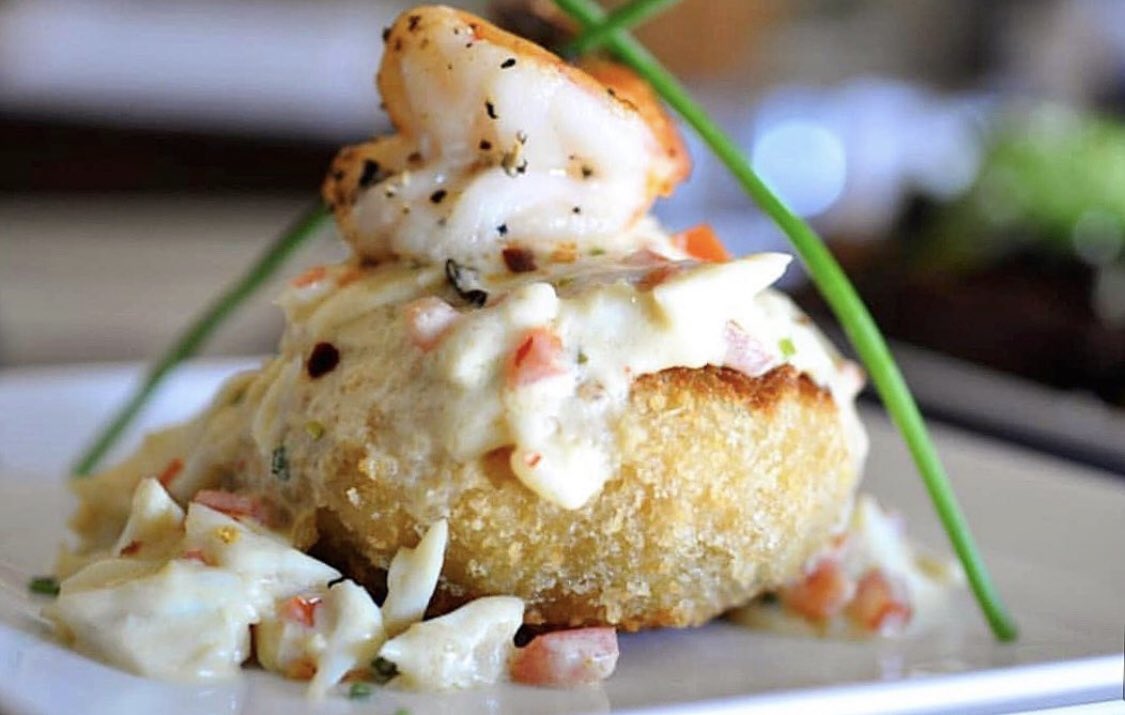 Pearland, happy hour is back beginning at 4 pm in the bar! Find some of your favorites on the happy hour menu like our crab cake with lemon butter sauce + $8 cocktails, $8 martinis and $6 wines by the glass! #killenssteakouse #pearlandtx