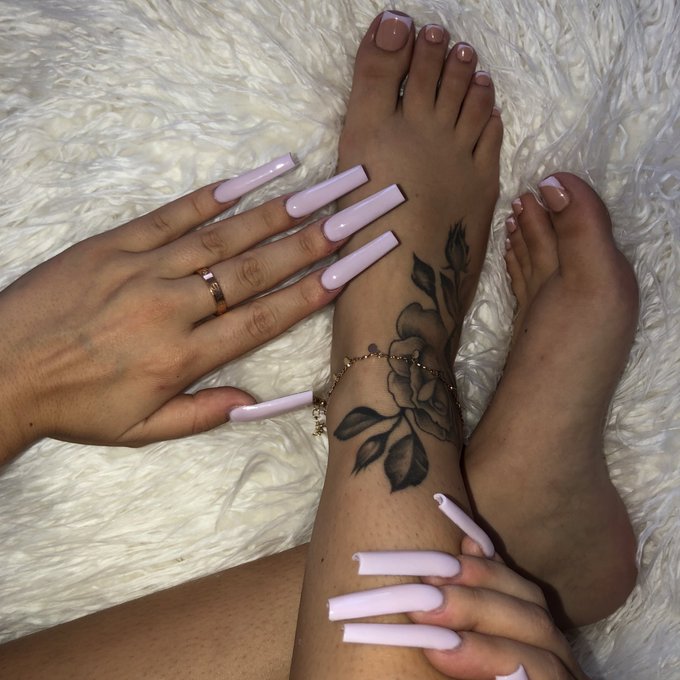 Can&rsquo;t catch me lackin when it comes to my hands &amp; toes💅🏼 https://t.co/4iYt916DCb