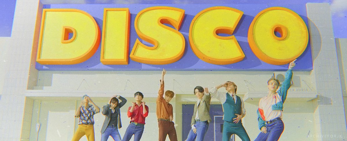 BTSquadPress's tweet photo. [INFO]📰

¡Al final del Teaser los chicos hacen diferentes poses icónicas de Michael Jackson!

Fans de Michael Jackson mencionan: 

"BTS rinde homenaje a Michael Jackson usando varias de sus poses icónicas. Además de su inconfundible patada".

#DynamiteVideoTeaser @BTS_twt https://t.co/7BPqhYflQZ